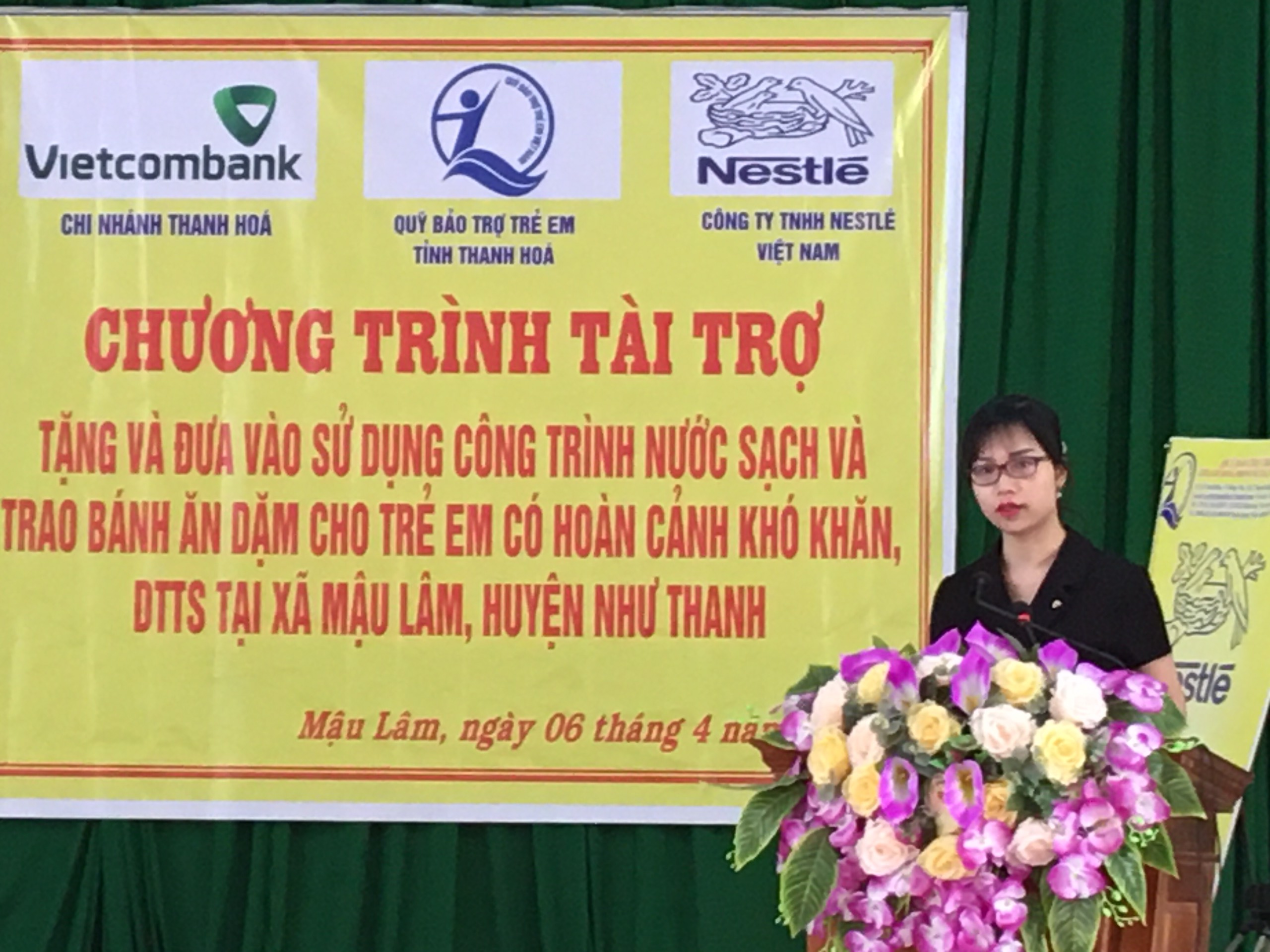 Bà Phạm Anh Vân - PGĐ Vietcombank chi nhánh Thanh Hóa phát biểu chia sẻ tại buổi lễ.