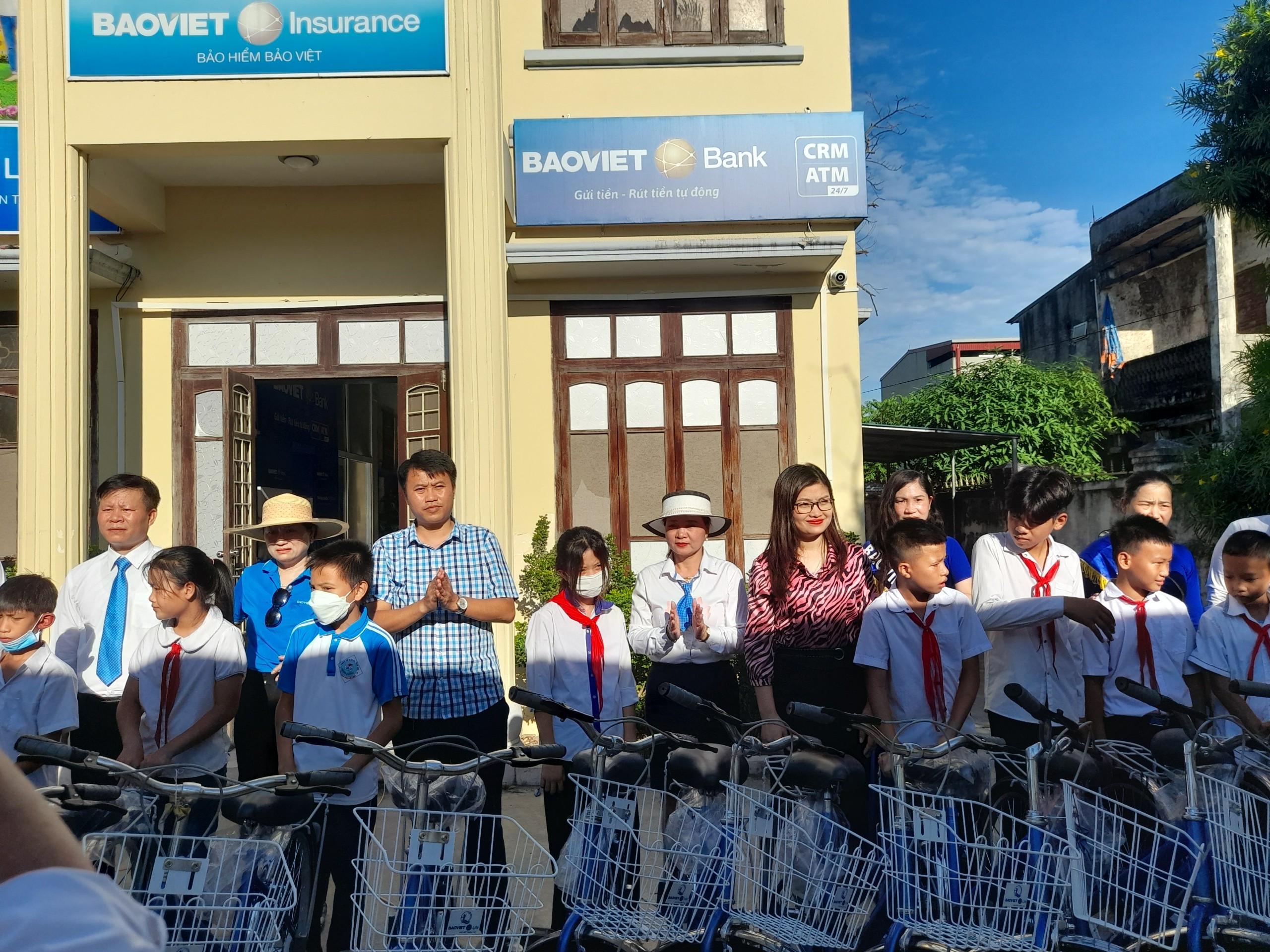 Trao xe đạp cho trẻ em tại Thị xã Nghi Sơn