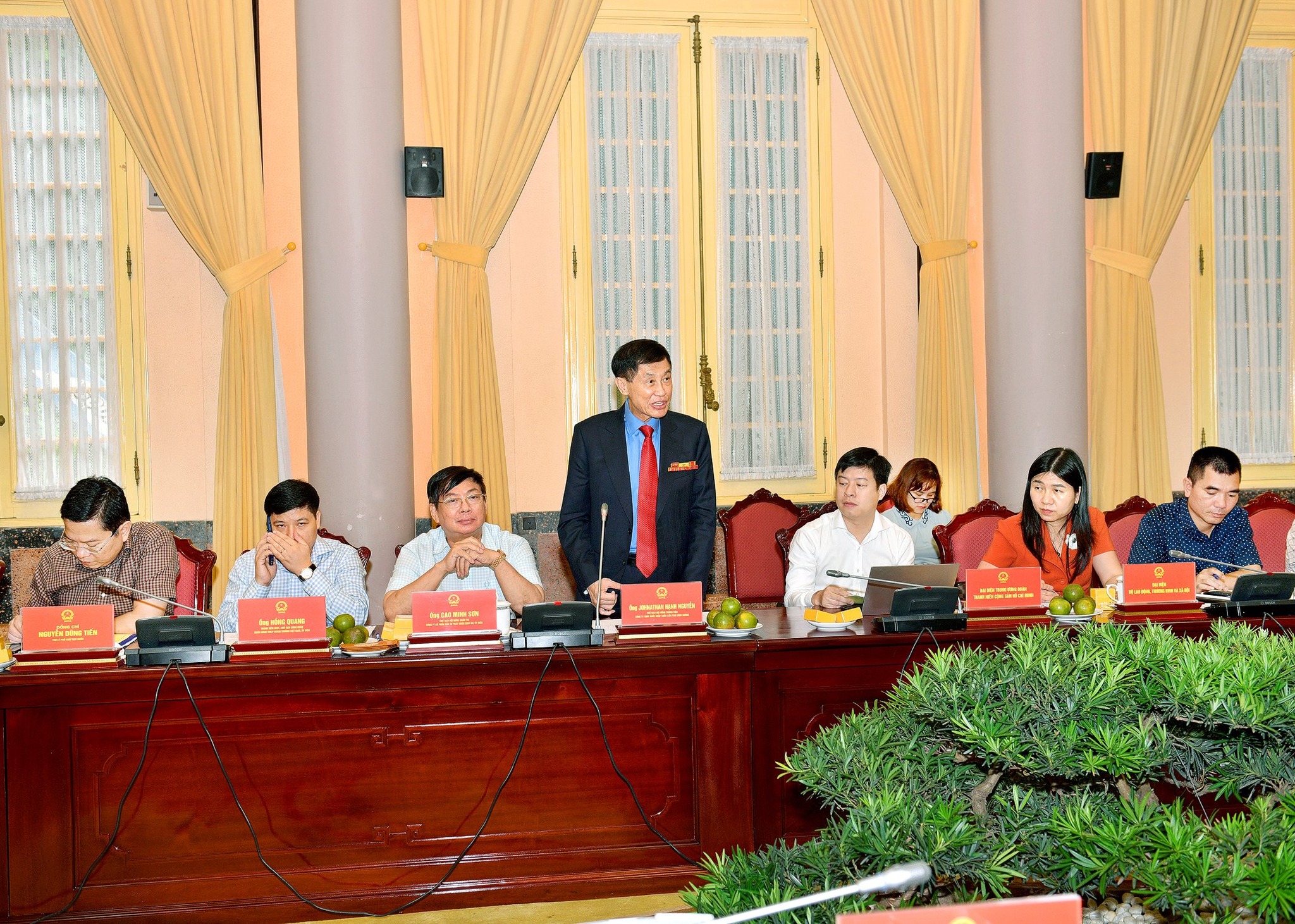 Đại diện các ngành, cơ quan Trung ương, tổ chức thành viên Hội đồng phát biểu tại cuộc họp.