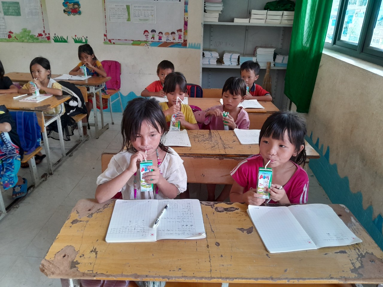 Những ly sữa ngọt lành mang ước mơ vươn cao với trẻ em