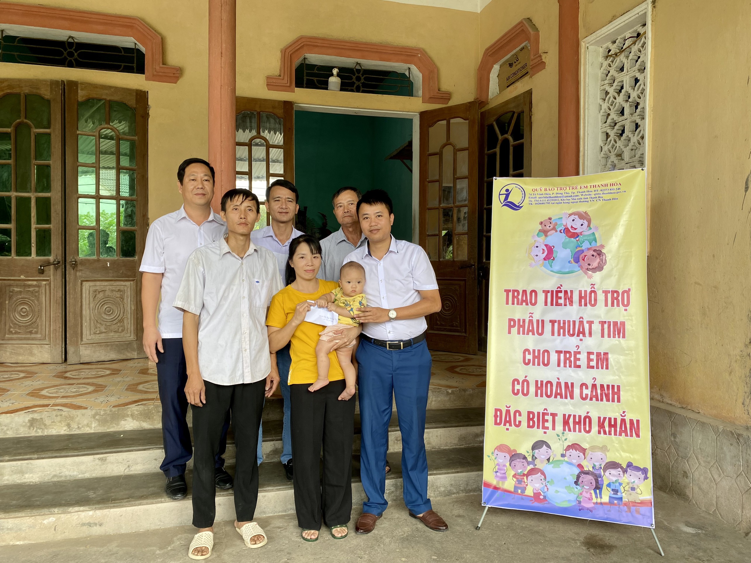 Đoàn công tác trao hỗ trợ cho gia đình em Đặng Minh Phước, sinh năm 2023, địa chỉ xã Tây Hồ với số tiền là 21.521.000 đồng.
