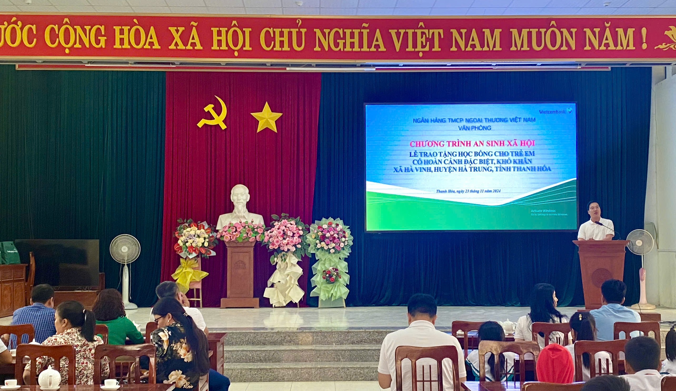 Ông: Nguyễn Tiến Đạt, Chánh Văn phòng Trụ sở chính - Vietcombank Việt Nam phát biểu chia sẻ tại buổi lễ.
