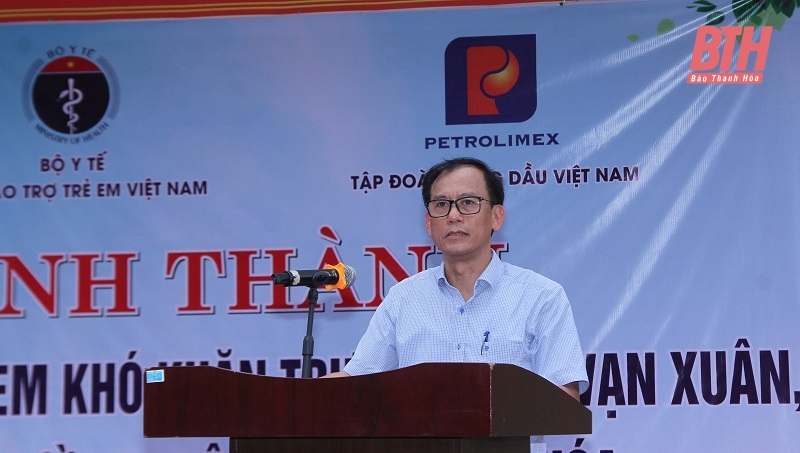 Ông Nguyễn Hữu Tuấn, Chủ tịch kiêm Giám đốc Công ty Xăng dầu Thanh Hóa phát biểu tại buổi lễ.