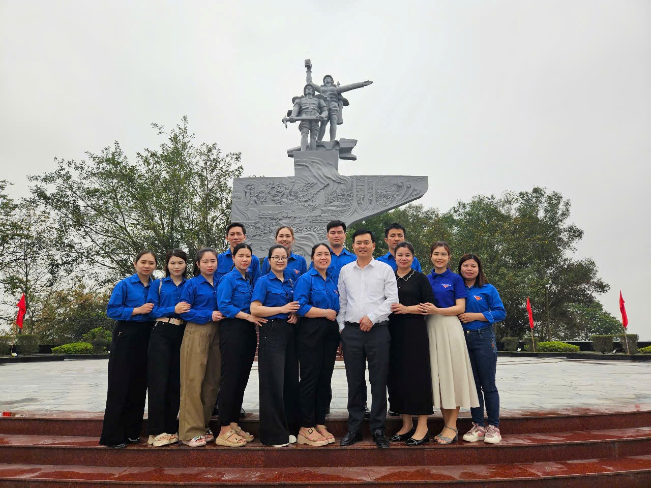 Ảnh: Tổ chức lễ dâng hương tại đền thờ Bà mẹ Việt Nam anh hùng